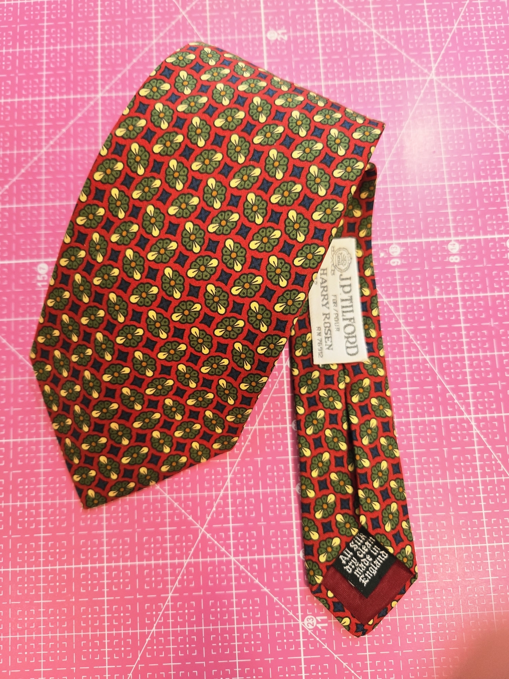 SILK J.P. Tilford Red for Harry Rosen Floral-Pattern  Tie